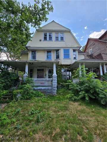 8022 Cedar Avenue, Cleveland, OH 44103
