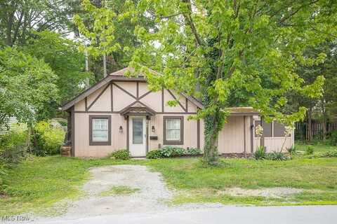 195 S Point Drive, Avon Lake, OH 44012