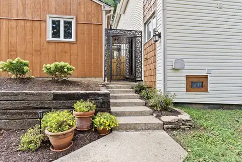 1077 Armstrong Mill Road, Lexington, KY 40517