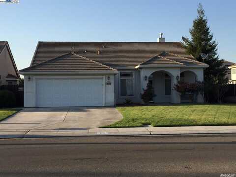 675 W Alameda St, Manteca, CA 95336