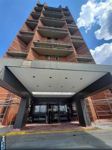 240 Harmon Cove Tower, Secaucus, NJ 07094
