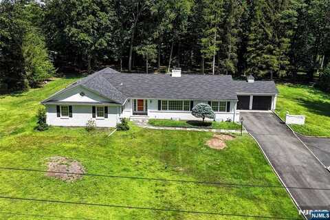 47 Twin Brooks Road, Saddle River, NJ 07458