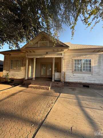 1107 Monterey Street, Bakersfield, CA 93305