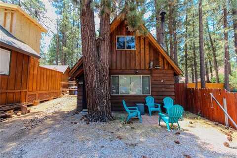 202 West Sherwood Boulevard, Big Bear City, CA 92314