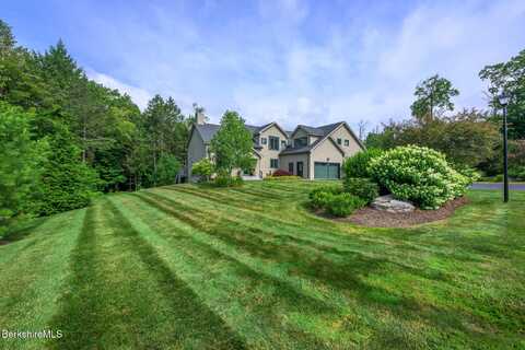 560 Mallard Ln, Lee, MA 01238