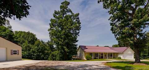 51 Hall Store Road, Eldon, MO 65026