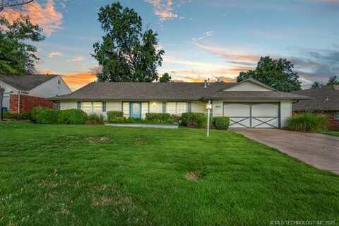 5012 S Irvington Court, Tulsa, OK 74135