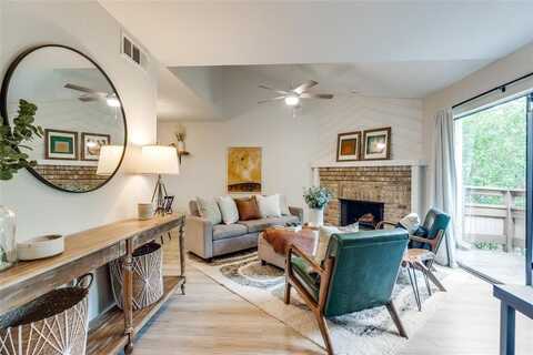 7640 W Greenway Boulevard, Dallas, TX 75209