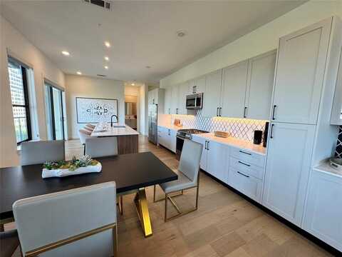 2620 Maple Avenue, Dallas, TX 75201