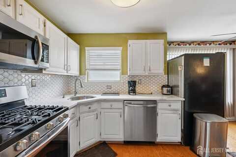 816 Harbortown Boulevard, Perth Amboy, NJ 08861