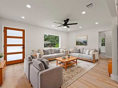 610 Dogwood Trail, Dallas, TX 75224