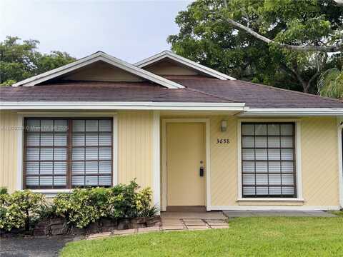 3658 E Bell Dr, Davie, FL 33328