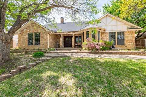 2704 Winding Oaks Drive, Arlington, TX 76016