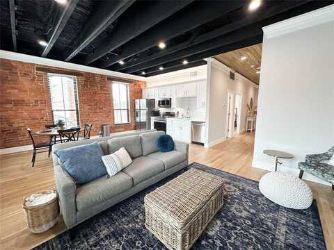 111 W Ennis Avenue, Ennis, TX 75119