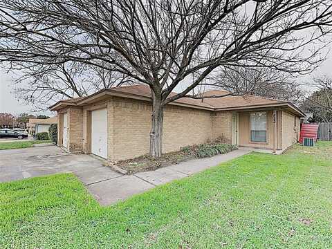 821 White Rock Street, Saginaw, TX 76179