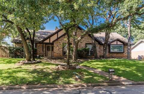 2500 High Oak Drive, Arlington, TX 76012