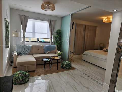 1390 Ocean Dr, Miami Beach, FL 33139