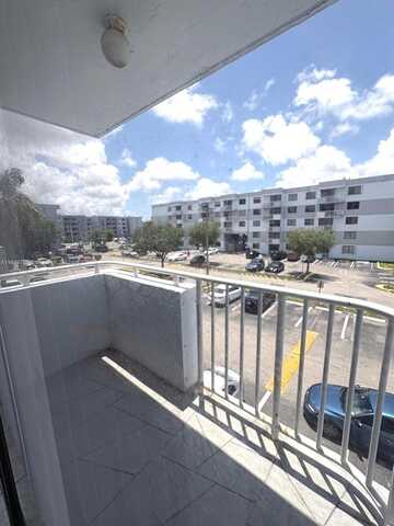 8261 NW 8th St, Miami, FL 33126