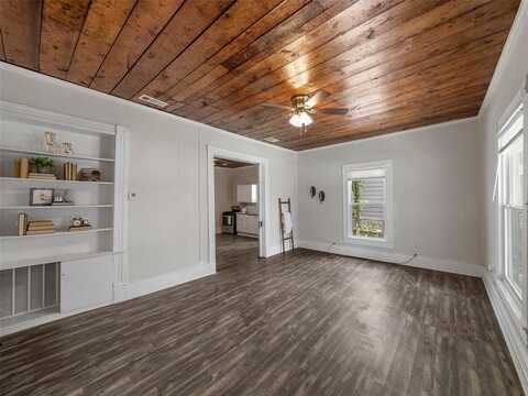 1109 W Main Street, Denison, TX 75020