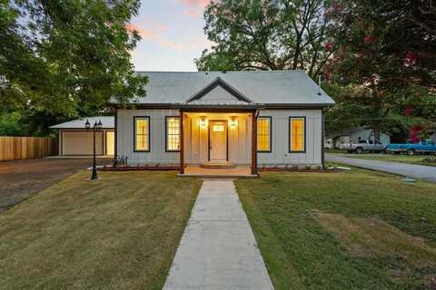 821 Doss Street, Bonham, TX 75418
