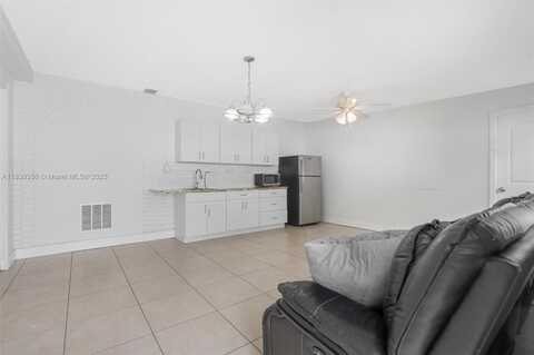 700 SW 67th Ave, Pembroke Pines, FL 33023