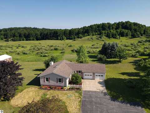 7632 BARNEY ROAD, TRAVERSE CITY, MI 49685