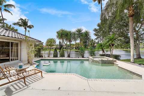 5925 NW 97th Dr, Parkland, FL 33076