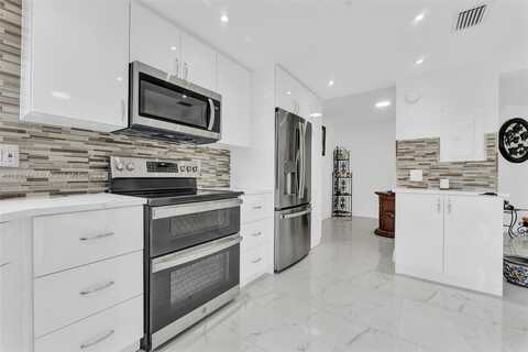 3661 Via Poinciana, Lake Worth, FL 33467