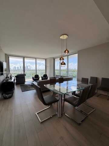 16385 Biscayne Blvd, North Miami Beach, FL 33160
