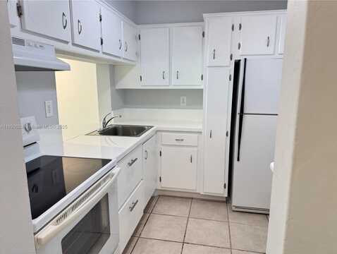 9641 SW 77th Ave, Miami, FL 33156