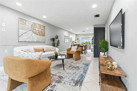 8041 SW 20th Pl, Davie, FL 33324