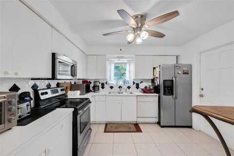 500 S Luna Ct, Hollywood, FL 33021