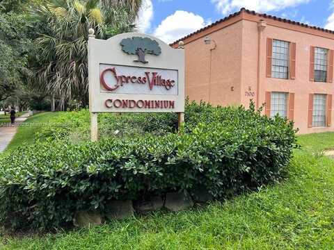 7160 Fairway Dr, Miami Lakes, FL 33014