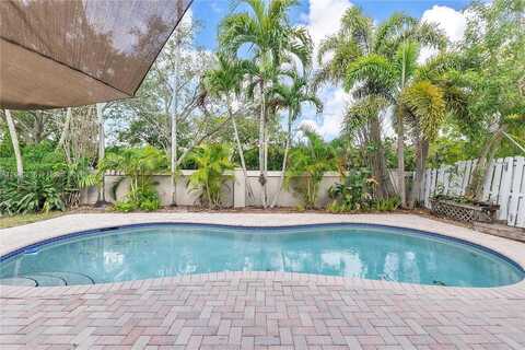 4945 SW 34th Ter, Hollywood, FL 33312
