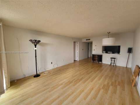 9360 Fontainebleau Blvd, Miami, FL 33172