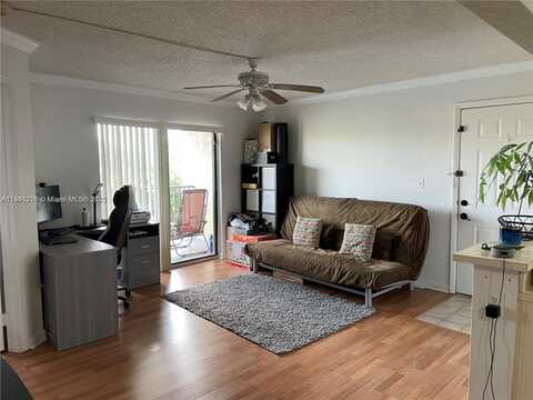 450 W Palm Cir W, Pembroke Pines, FL 33025