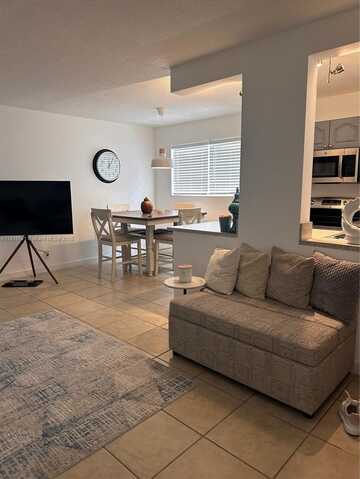1100 NE 1st Ct, Hallandale Beach, FL 33009