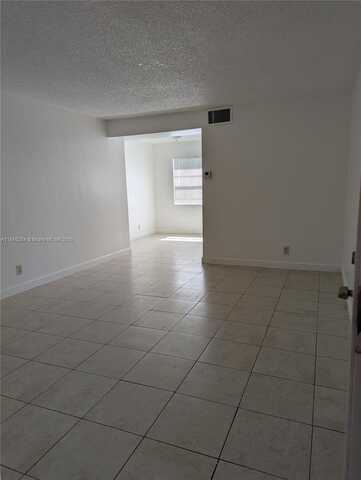 31 SE 2nd Ave, Hallandale Beach, FL 33009