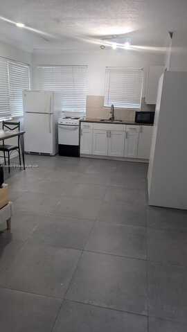 2822 Pine Tree Dr, Miami Beach, FL 33140