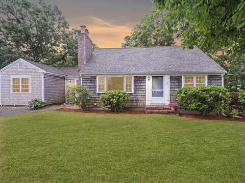 25 Brookhill Lane, West Yarmouth, MA 02673