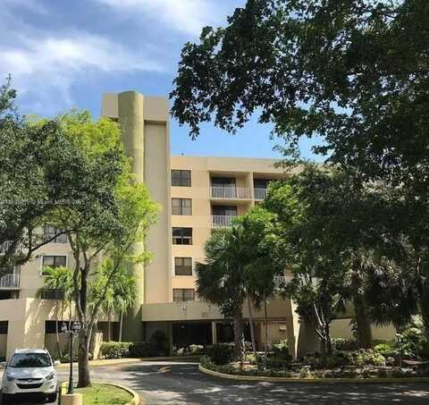 901 Hillcrest Dr, Hollywood, FL 33021