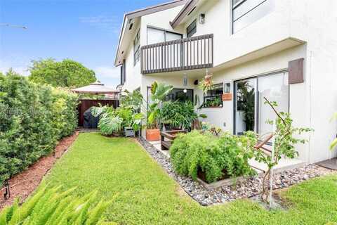 640 NW 98th Ct, Miami, FL 33172