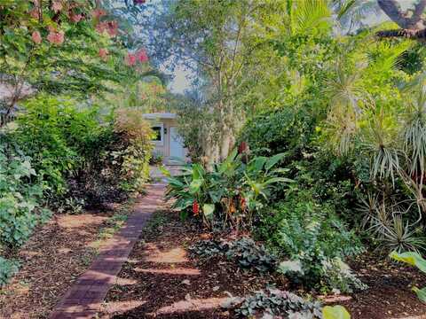 1566 1/2 NE 33rd St Rear Cottage, Oakland Park, FL 33334