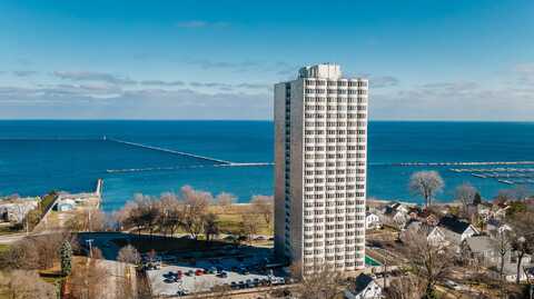 2525 S Shore Dr, Milwaukee, WI 53207