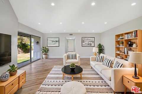 23153 Gonzales Dr, Woodland Hills, CA 91367