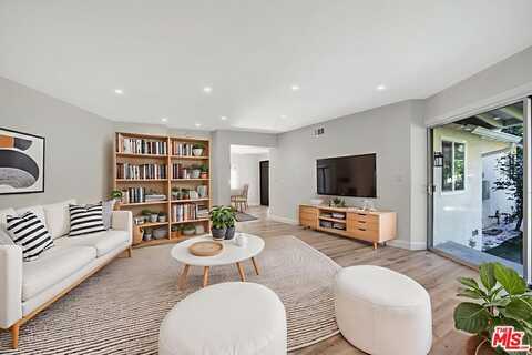 23153 Gonzales Dr, Woodland Hills, CA 91367