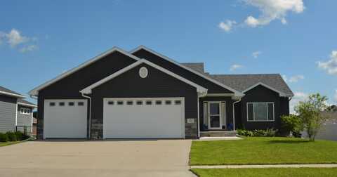 404 Wood Meadows Dr, Sergeant Bluff, IA 51054