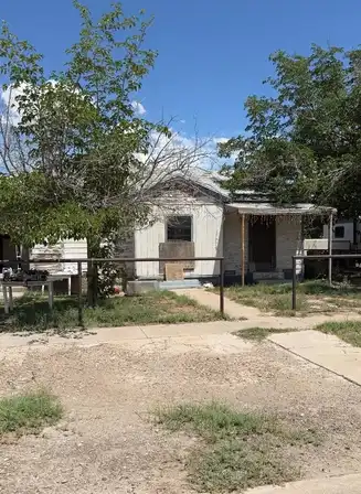 2404 S Country Club Dr, Pecos, TX 79772