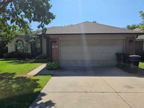 508 Hedgewood Drive, Moore, OK 73160