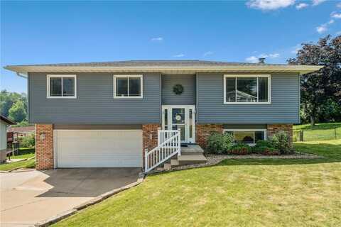 4185 Richland Dr, Cedar Rapids, IA 52405